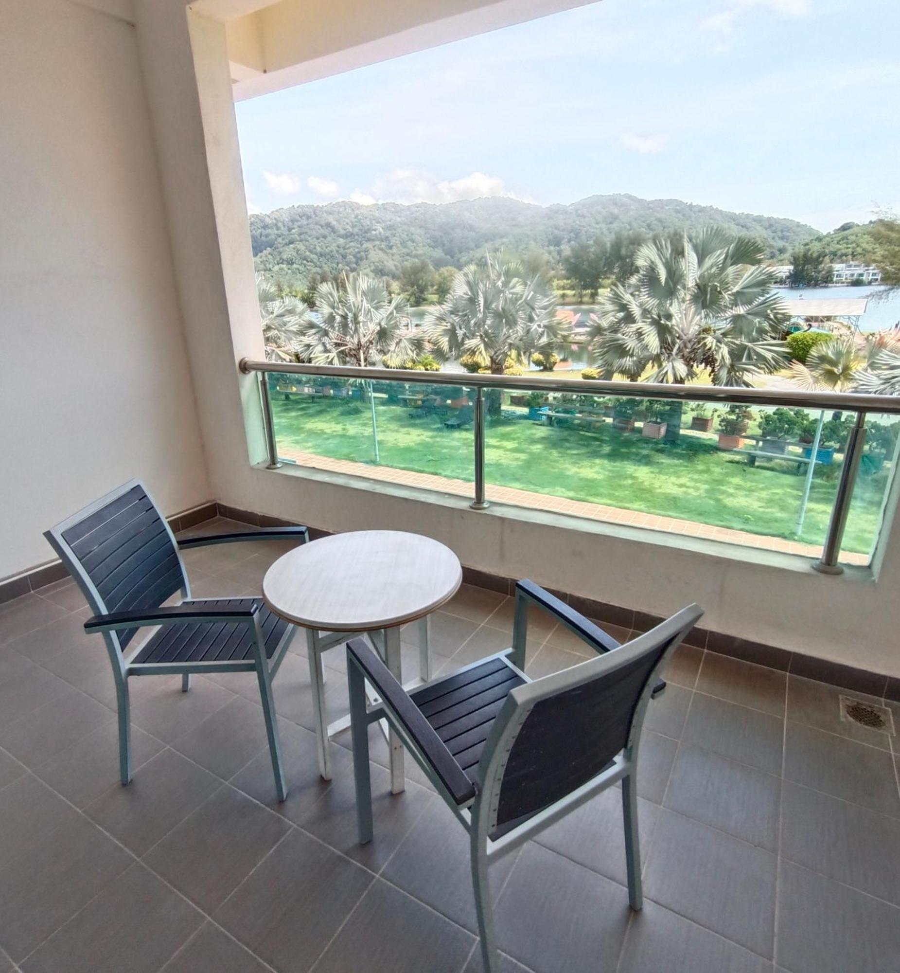 Glossy Marina Homestays Lumut Exteriér fotografie