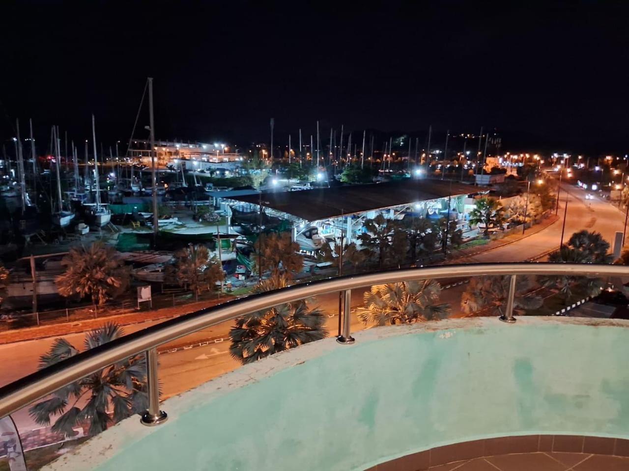 Glossy Marina Homestays Lumut Exteriér fotografie